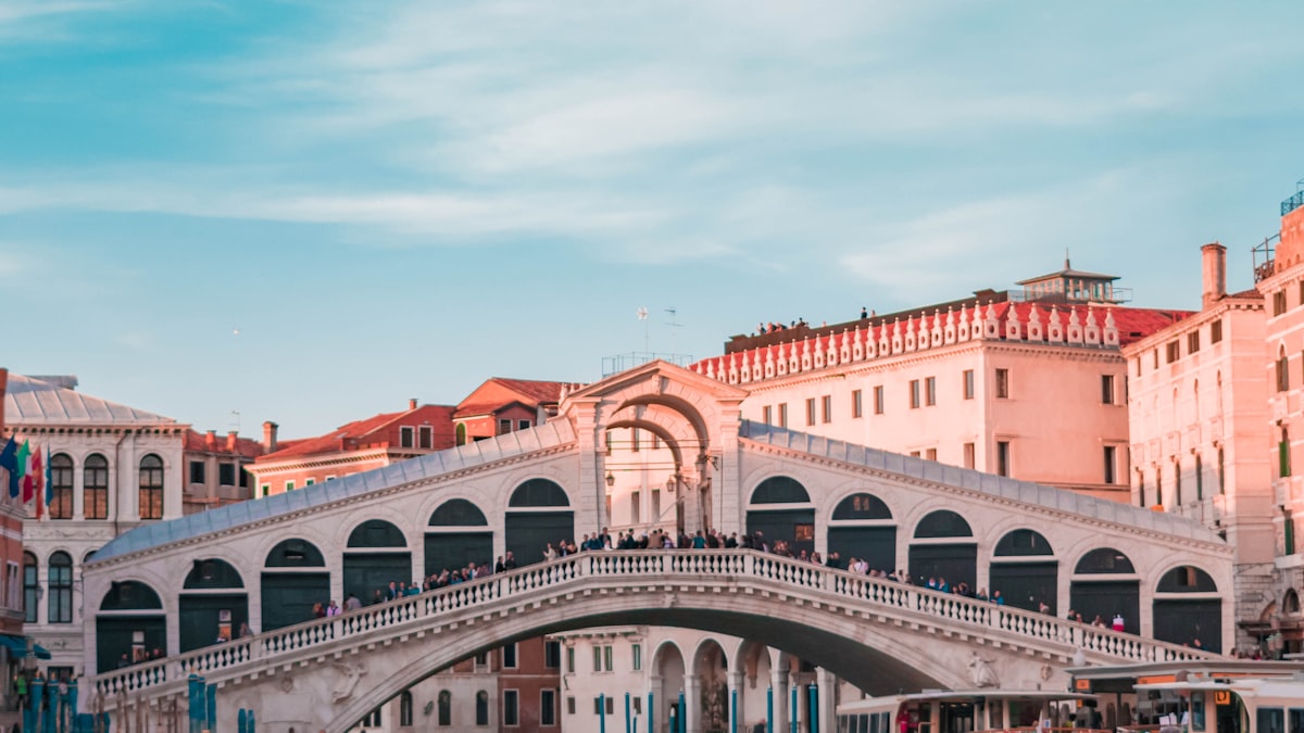 Oltre Venezia: come Cinque Terre e Firenze diventano il nuovo fronte contro l'overtourism