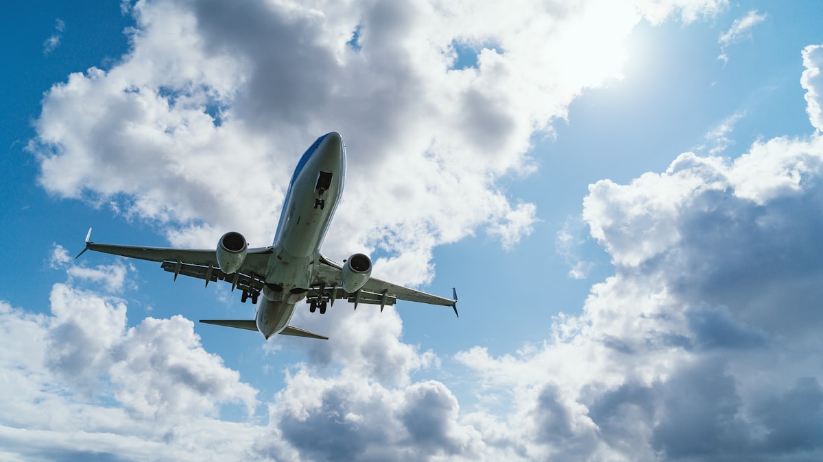 Sempre più compagnie aeree scommettono sugli scali secondari, trasformando piccole città in nuove porte d ingresso per chi vuole scoprire un Italia diversa.
