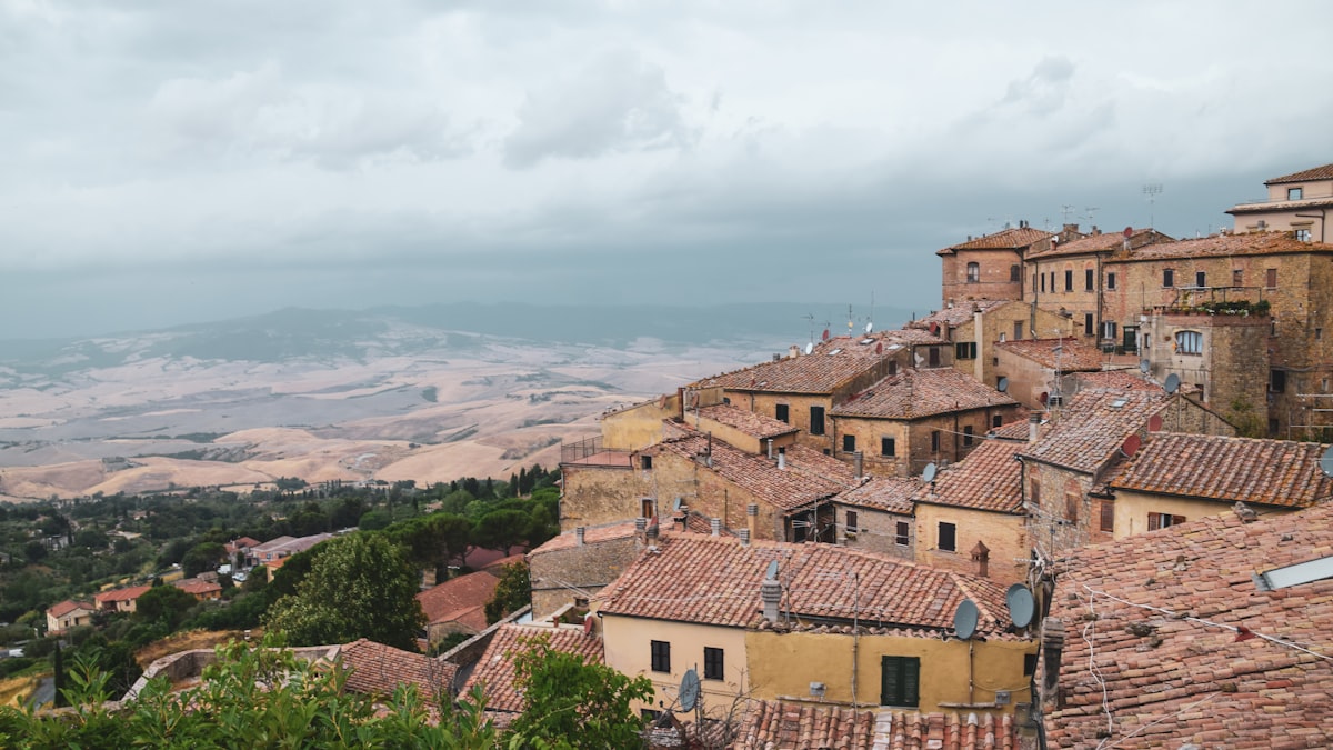 Sempre più viaggiatori scelgono i piccoli borghi e le regioni meno battute d'Italia.