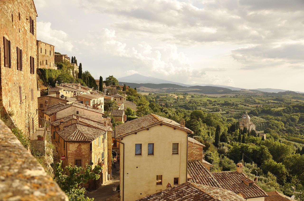 I borghi e le colline del vino diventano in autunno una meta ambita per chi cerca un turismo lento e autentico.